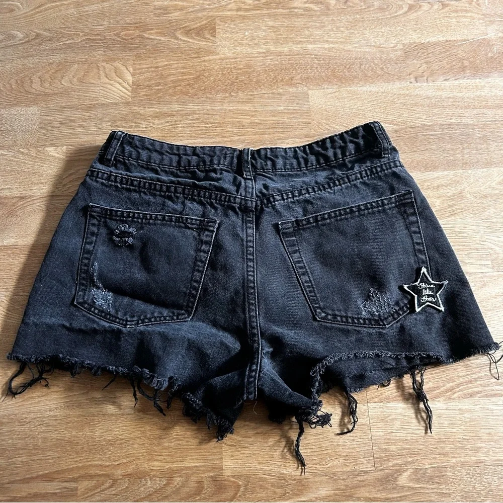 Forever 21 Black distressed denim summer shorts with cool patches, Size: 27